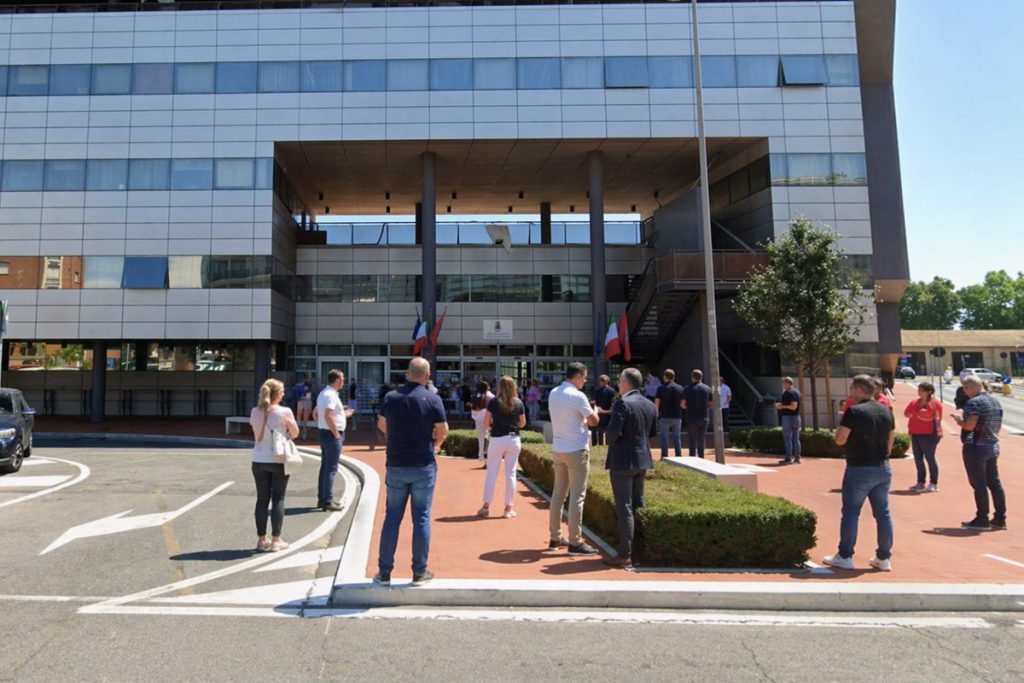 Parcheggi aeroportuali a Fiumicino: da rivoluzione a caos normativo, storia di un settore lasciato a metà